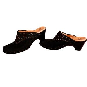 Sofft Womens Comfort Studded Nubuck ‎ Leather Heels Clogs Mule Shoes sz 9M